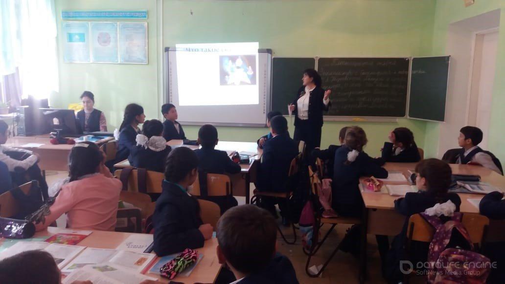 Орыс тілі, орыс әдебиеті және ағылшын тілі пәндерінің  айлығы