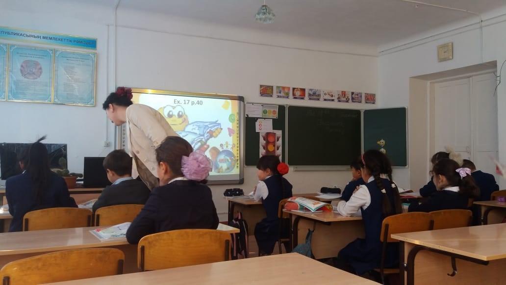 Орыс тілі, орыс әдебиеті және ағылшын тілі пәндерінің  айлығы