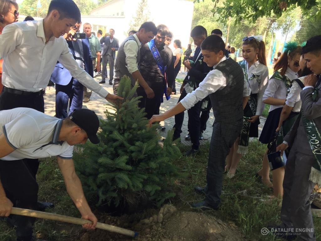 Аттестат беру іс-шарасы.