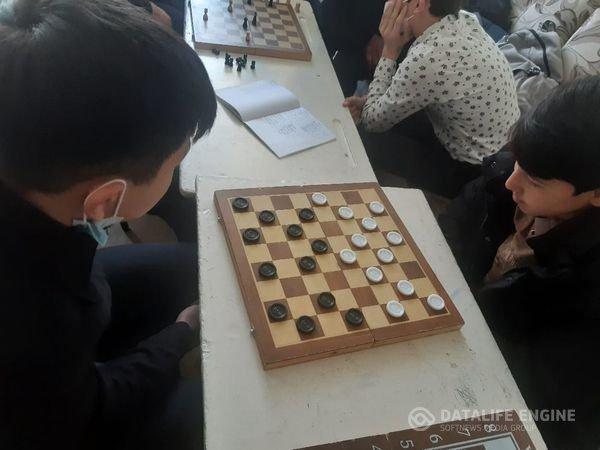 Шахмат, шашки ойыны